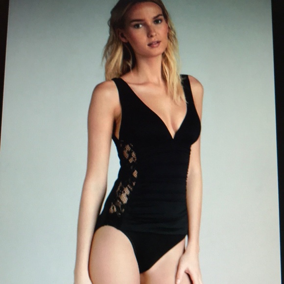 Tommy Bahama Other - Tommy Bahama 1 piece lace ahoy swimsuit SZ14